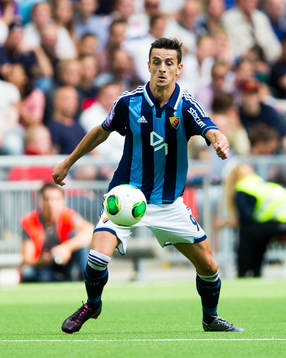 Djurgårdens Haris Raddetinac med bollen