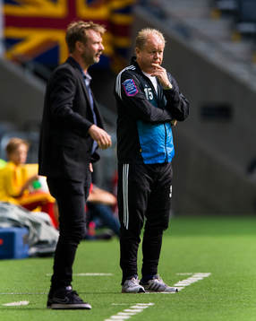 Häckens tränare Peter Gerhardsson (v) och Djurgårdens