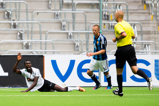 Häckens Dioh Williams skriker