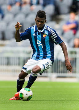 Djurgårdens Godsway Donyoh med bollen