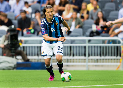 Djurgårdens Aleksandar Prijovic med bollen