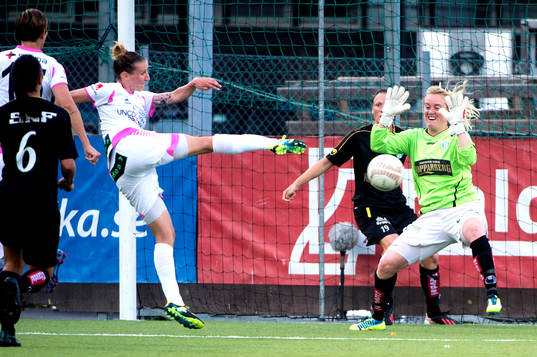 Malmös Anja Mittag gör 2-0 bakom Kopparbergs Göteborgs