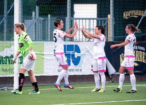 Malmös Therese Sjögran gör 4-0 och malmö jublar medan