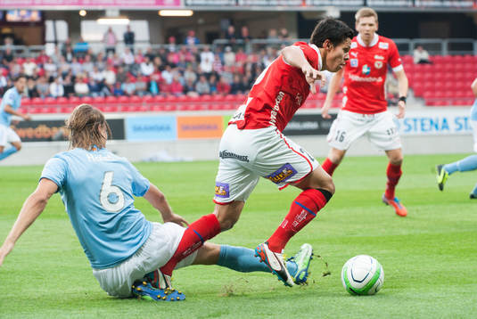 Romario Sipiao, Kalmar glidtacklas av Markus Halsti, Malmö