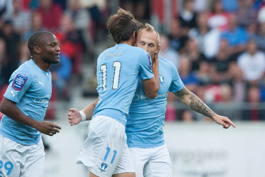 0-1, Simon Thern, Malmö, tackar Magnus Eriksson för