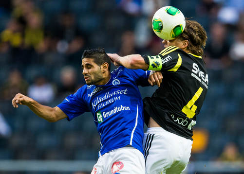Åtvidabergs Imad Zatara i en nickduell med AIKs Nils-Eric