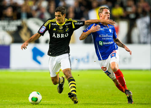 AIKs Calso Borges sätter upp handen i ansiktet på