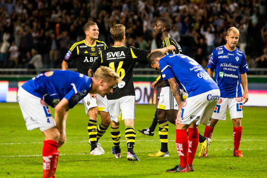 AIKs Henok Goitom (m) gör 3-2 och jublar