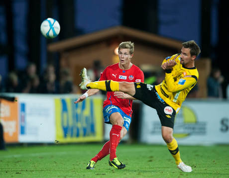 Emil Krafth, Helsingborg,och Daniel Nicklasson, Mjällby,  i