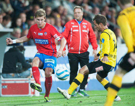 Roar Hansen, tränare, Helsingborg kollar in en duell