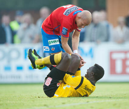 Fair play, Mattias Lindström, Helsingborg, hjälper Gbenga