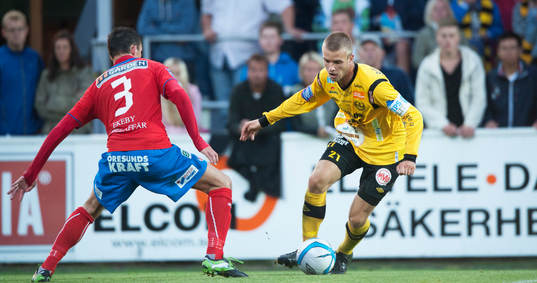 Simon Nilsson, Mjällby fintar Loret Sadiku, Helsingborg