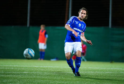 Sundsvalls Kevin Walker passar bollen