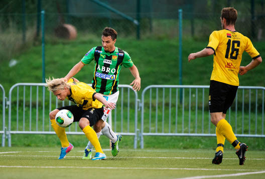 Frejs Simon Strand utmanas av GAIS Patrik Wallin