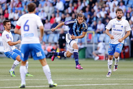 Djurgårdens Aleksandar Prijovic gör 0-1 i fotbollsmatchen