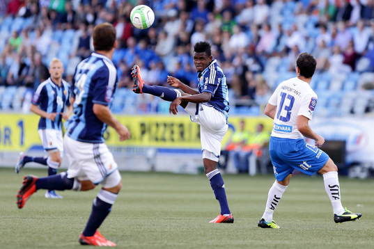 Djurgårdens Godsway Donyoh i fotbollsmatchen mellan