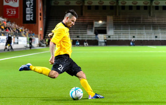 Elfsborgs Mikkel Backmann laddar för skott