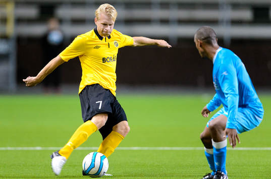 Elfsborgs Johan Larsson laddar för skott