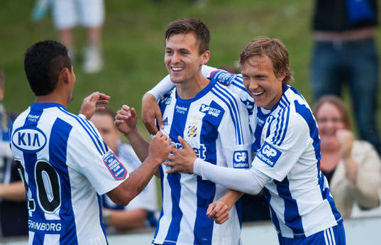 0-1, Lars Vibe, som grattas av Daniel Sobralense och Ludwig