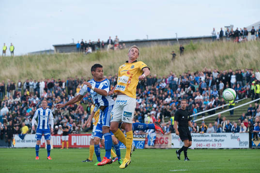 Härlig fotbollsmiljö, idyllisk idrottsplats. Naturliga