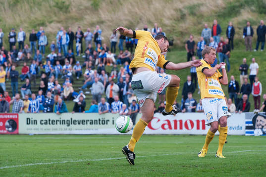 Härlig fotbollsmiljö, idyllisk idrottsplats. Naturliga