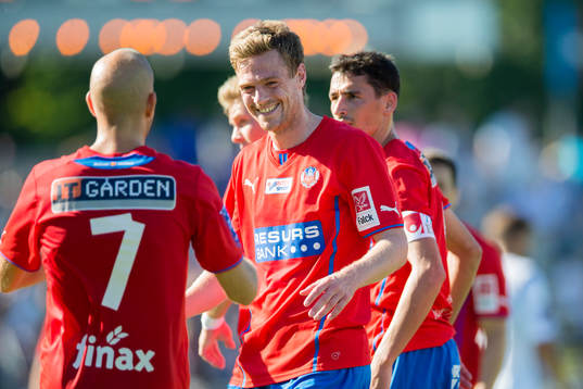 Helsingborgs Arnor Smarason kvitterar till 1-1 och