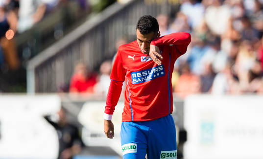 Helsingborgs Imad Khalili tar sig för pannan