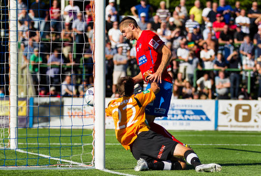 Helsingborgs Robin Simovic gör 1-2 bakom Gefles målvakt