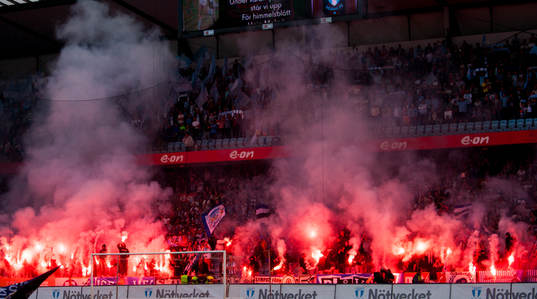 IFK Göteborg publiken tänder bengaler