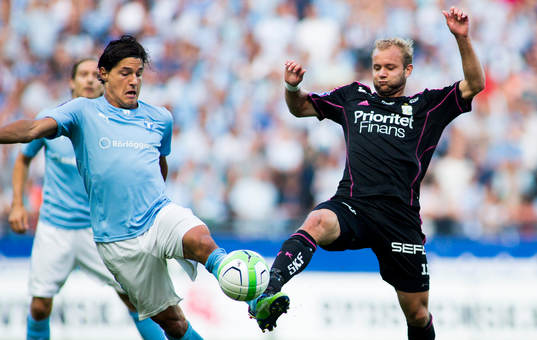 Malmö FFs Miiko Albornoz och Göteborgs Robin Söder
