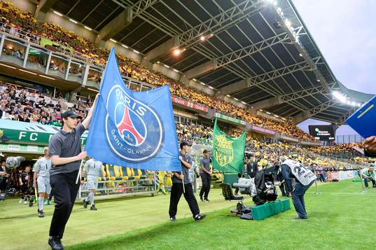 Protocol LFP - Drapeaux Paris Saint Germain / Nantes -