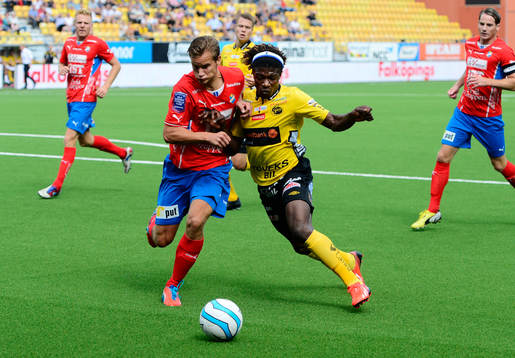 Östers Månz Karlsson och Elfsborgs Mohamed Bangura