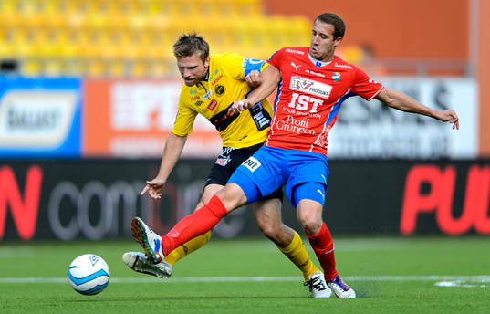 Närkamp mellan Elfsborgs Anders Svensson  och Östers
