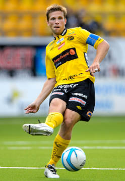 Elfsborgs Anders Svensson passar bollen