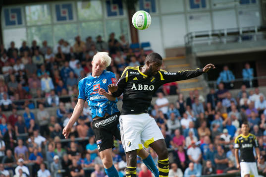 Kristoffer Trydell, Halmstad och Henom Goitom, AIK, i