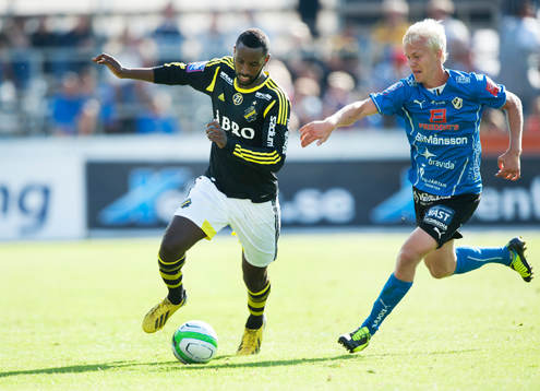 Henok Goitom, AIK, och Kristoffer Trydell, Halmstad,  i
