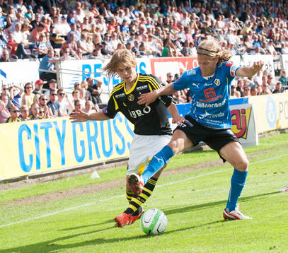 Sam Lundholm, AIK, och Oliver Silverholt, Halmstad, i