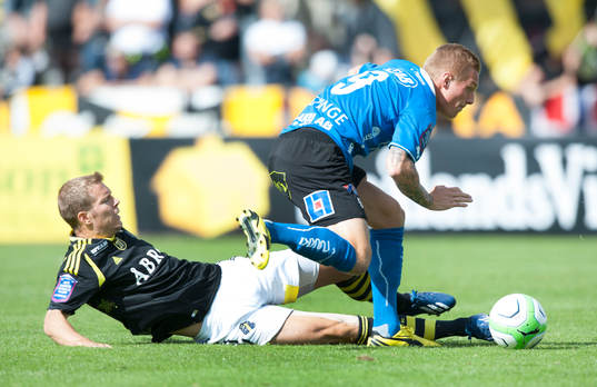 Gudjon Baldvinsson, Halmstad och Per Karlsson, AIK, i
