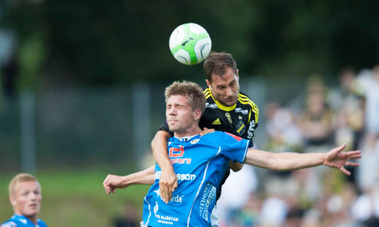 Mikael Boman, Halmstad och Niklas Backman, AIK, i