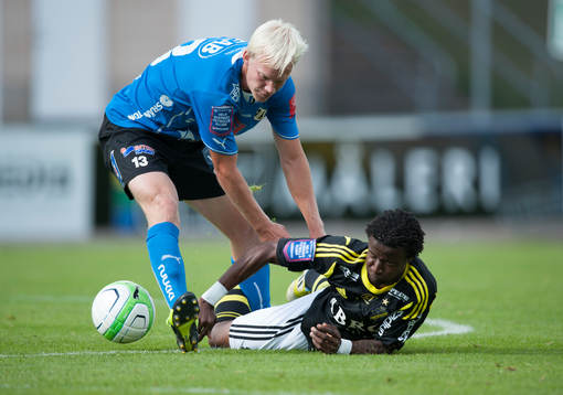 Kristoffer Thydell, Halmstad och Kennedy Igboananike, AIK, i