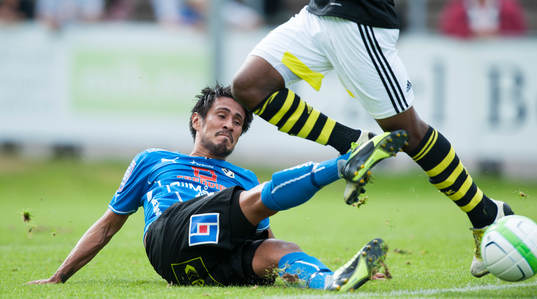 Glidtackling, Antonio Rojas, Halmstad, i