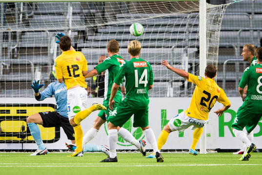 Falkenbergs Calle Wede gör 1-0 för Falkenberg