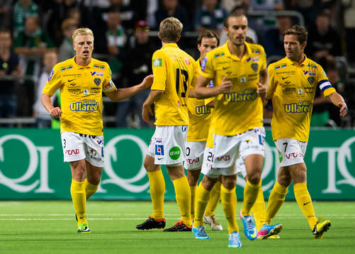 Falkenbergs Per Frick jublar med sina lagkamrater