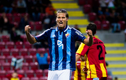 Djurgårdens Aleksandar Prijovic reagerar på en missad