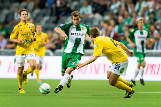 Hammarbys Christophe Lallet försöker ta sig förbi