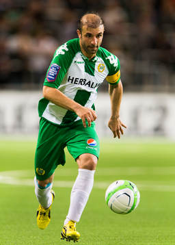 Hammarbys Kennedy Bakircioglu med bollen