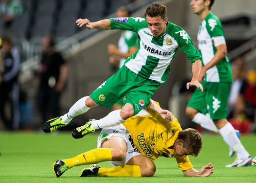 Hammarbys Nikolas Ledgerwood bjuds på en flygtur av