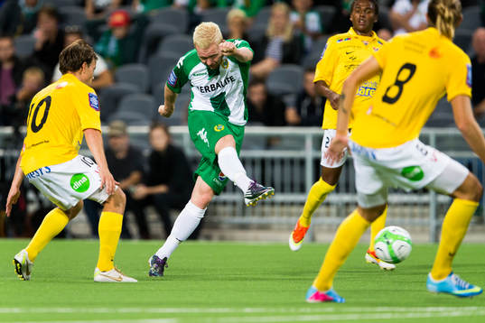 Hammarbys Mattias Adelstam med skott