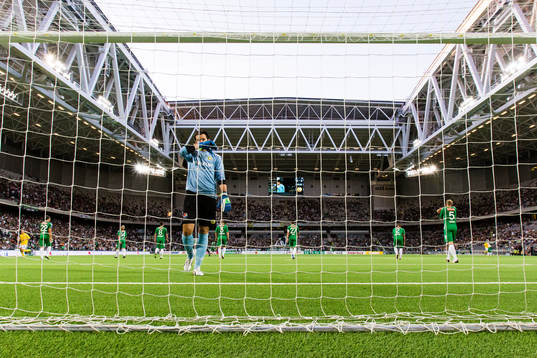 Hammarbys målvakt Johannes Hopf deppar