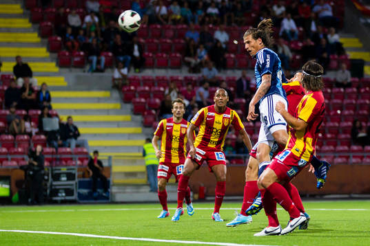 Djurgårdens Aleksandar Prijovic med en nick mot mål